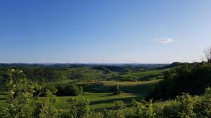 Afbeelding uit fotogalerij van Nature house with amazing view in Petrinja