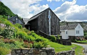 an old barn with a garden in front of it at Hardanger Kulturgalleri in Herand