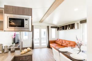 Kuchyň nebo kuchyňský kout v ubytování Egtved Camping Cottages
