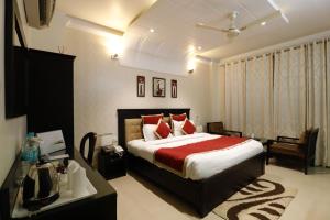 Giường trong phòng chung tại Hotel Yog Vashishth