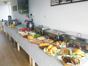 a long buffet line with many different types of food at Eco domki in Ruciane-Nida