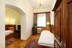 Ein Bett oder Betten in einem Zimmer der Unterkunft Hotel Konvice
