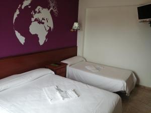Rúm í herbergi á Hostal Jaime I