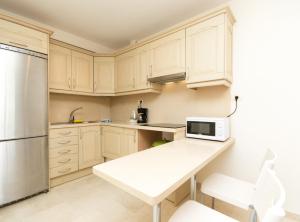 A kitchen or kitchenette at Fewo Mark