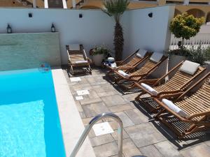 Bazén v ubytovaní Bella Apartments alebo v jeho blízkosti