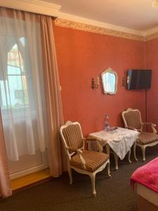 a room with a table and chairs and a mirror at Hotelik in Chełmno +37 photos