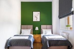 Posteľ alebo postele v izbe v ubytovaní Apartamenty, Boutique Rooms Villa 82, MIEJSCE PRKINGOWE