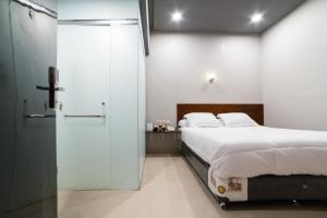 Tempat tidur dalam kamar di Glamour Hotel and Spa