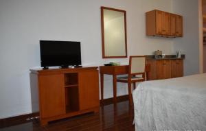 TV a/nebo společenská místnost v ubytování Travel Inn Hotel Simpson Bay
