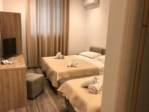 Postel nebo postele na pokoji v ubytování Deni's Hotel