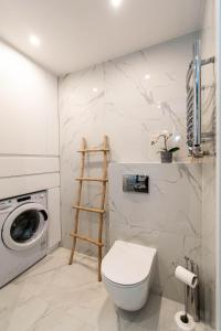 Kúpeľňa v ubytovaní Glam Apartment + 18 fotografií