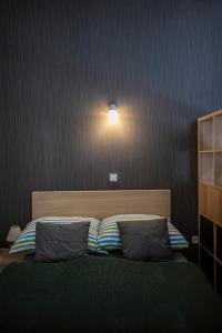 Postel nebo postele na pokoji v ubytování Bingo Apartman