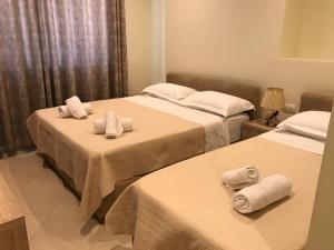 Postel nebo postele na pokoji v ubytování Deni's Hotel