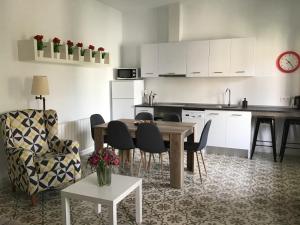 a kitchen and living room with a table and chairs at El Llimoner in Banyoles