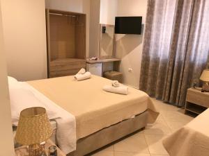Postel nebo postele na pokoji v ubytování Deni's Hotel