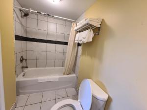 Ein Badezimmer in der Unterkunft Highland Motel