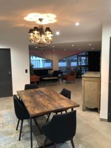 TV a/nebo společenská místnost v ubytování LOFT La Grande Motte + 27 fotografií