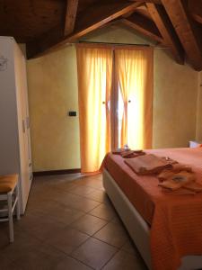 A bed or beds in a room at B&B Fior di Loto