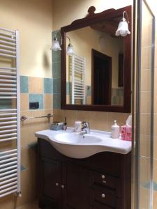 A bathroom at B&B Fior di Loto