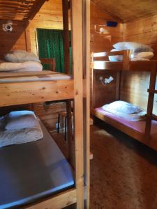 Postel nebo postele na pokoji v ubytování Målselvfossen Feriesenter