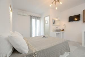 Телевизор и/или развлекательный центр в Casa Verde Di Naxos