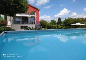 Bazén v ubytování Relais Villa Lézard nebo v jeho okolí