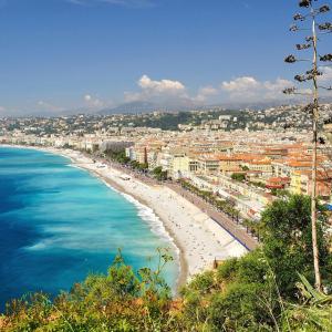 vista su una spiaggia e sull'oceano di Studio Carré d'Or a Nizza