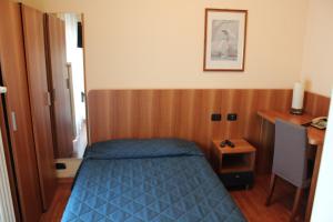 Un pat sau paturi într-o cameră la Hotel Selide