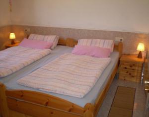 A bed or beds in a room at Ferienhaus nahe am Meer