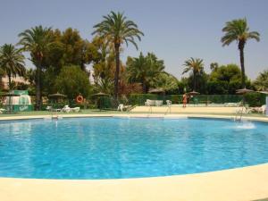 Bazén v ubytování 1 de 17 CASA CON JARDÍN PRIVADO A 200m DE LA PLAYA. nebo v jeho okolí