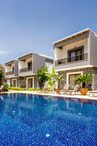 a large swimming pool in front of a building at Maye Residence in Gümbet