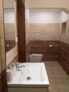 a bathroom with a sink and a toilet at Apartmány Kukaččí hnízdo in Benešov nad Ploučnicí +44 photos