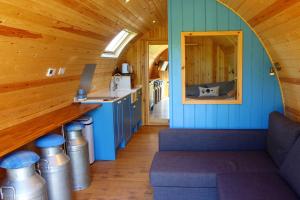 Kuchyň nebo kuchyňský kout v ubytování Cairnfold Cabins