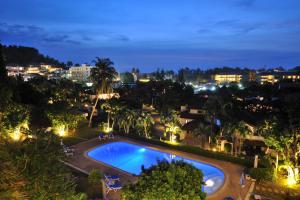 Uitzicht op het zwembad bij Pen Villa Hotel, Surin Beach - SHA Extra Plus of in de buurt