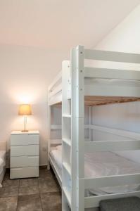 Łóżko lub łóżka w pokoju w obiekcie APARTAMENTY LAS Zator