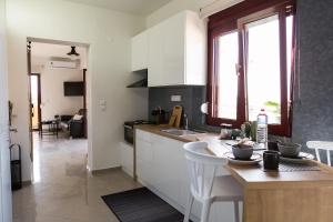 Kuchyňa alebo kuchynka v ubytovaní New Gate City Break Suite