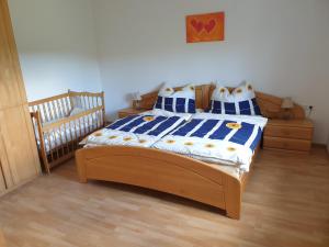 Un pat sau paturi într-o cameră la Ferienwohnung Bleimuth