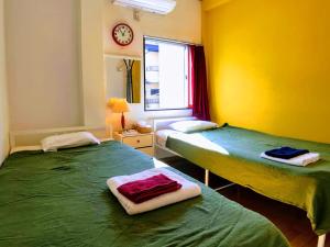 Cama ou camas em um quarto em Guesthouse LuLuLu 無料朝食&夕食ｶﾚｰ 街まで電車8分 ﾛｰｿﾝ隣