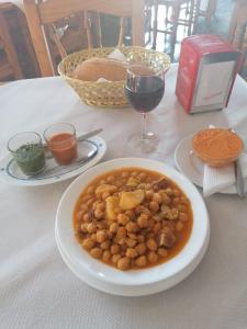 Jedzenie w pensjonacie lub w pobliżu