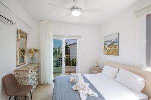 Ένα ή περισσότερα κρεβάτια σε δωμάτιο στο Katerina Luxury Villas +156 φωτογραφίες