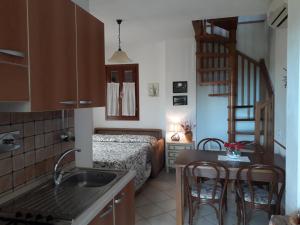 Kuchyň nebo kuchyňský kout v ubytování Agriturismo del Monte