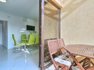 TV a/nebo společenská místnost v ubytování Apartment Villa Alpa-6 by Interhome