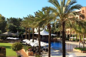 Vista de la piscina de Insotel Fenicia Prestige Suites & Spa o alrededores