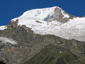 サースフェーにあるApartment La Montanara by Interhomeの雪山