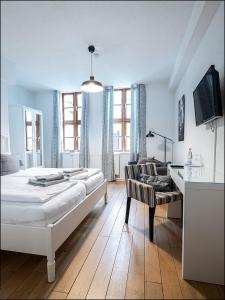 Ένα ή περισσότερα κρεβάτια σε δωμάτιο στο MARKT EINS Gästezimmer