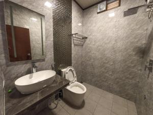 Kupatilo u objektu Huvan Inn