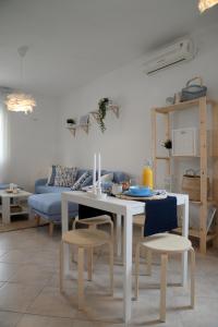 a white table and chairs in a living room at Casa di Felicita in Biograd na Moru