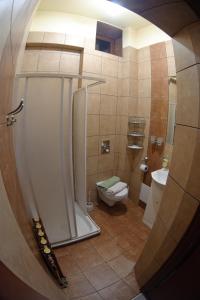 Ванна кімната в The Center Apartments