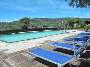 Πισίνα στο ή κοντά στο Holiday Home Le Terrazze del Geco Bungalow A - SLR300 by Interhome