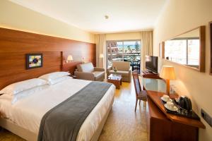Postel nebo postele na pokoji v ubytování Protur Roquetas Hotel & Spa